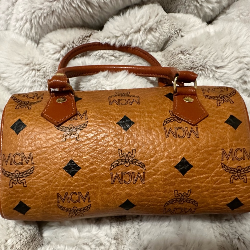 Authentic MCM Mini Body Bag - Picture 2 of 9